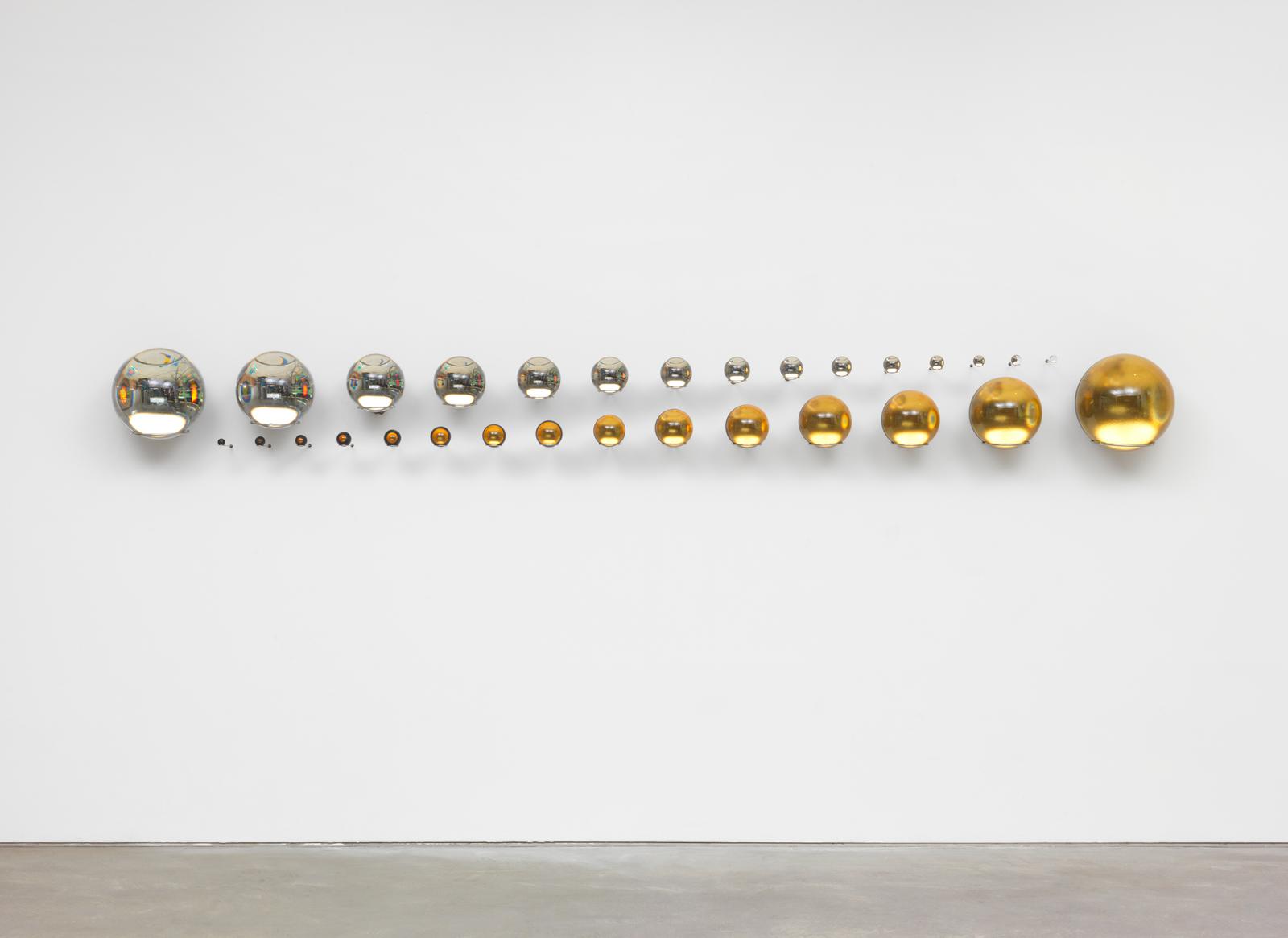 Olafur Eliasson, Leaving and Returning, 2015, Partially silvered crystal spheres, partially gilded crystal spheres, acrylic paint (black), stainless steel,33 x 352 x 33 cm,