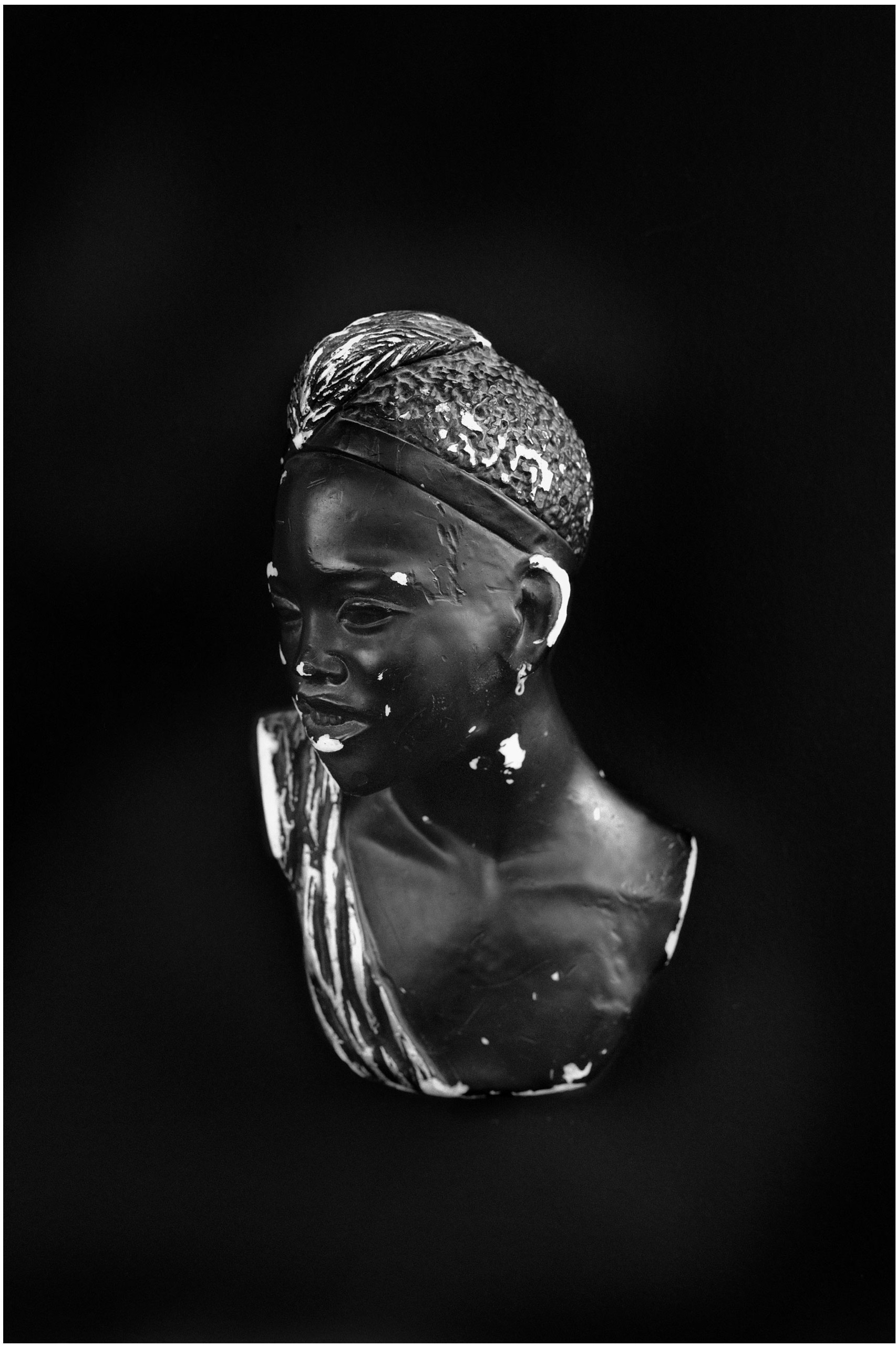 DAVID ADIKA
UNTITLED (FIGURINE, 'MIZRACHI', NO. 006 A) FROM “BLACK MARKET” , 2020
Color photography, inkjet print in varying dimensions
78 x 110 cm. (30.71 x 43.31 in.)
Edition 1 of 3, with 2 APs